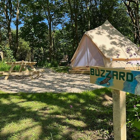 Hotel Glamping At Camp Corve Chale Exterior foto